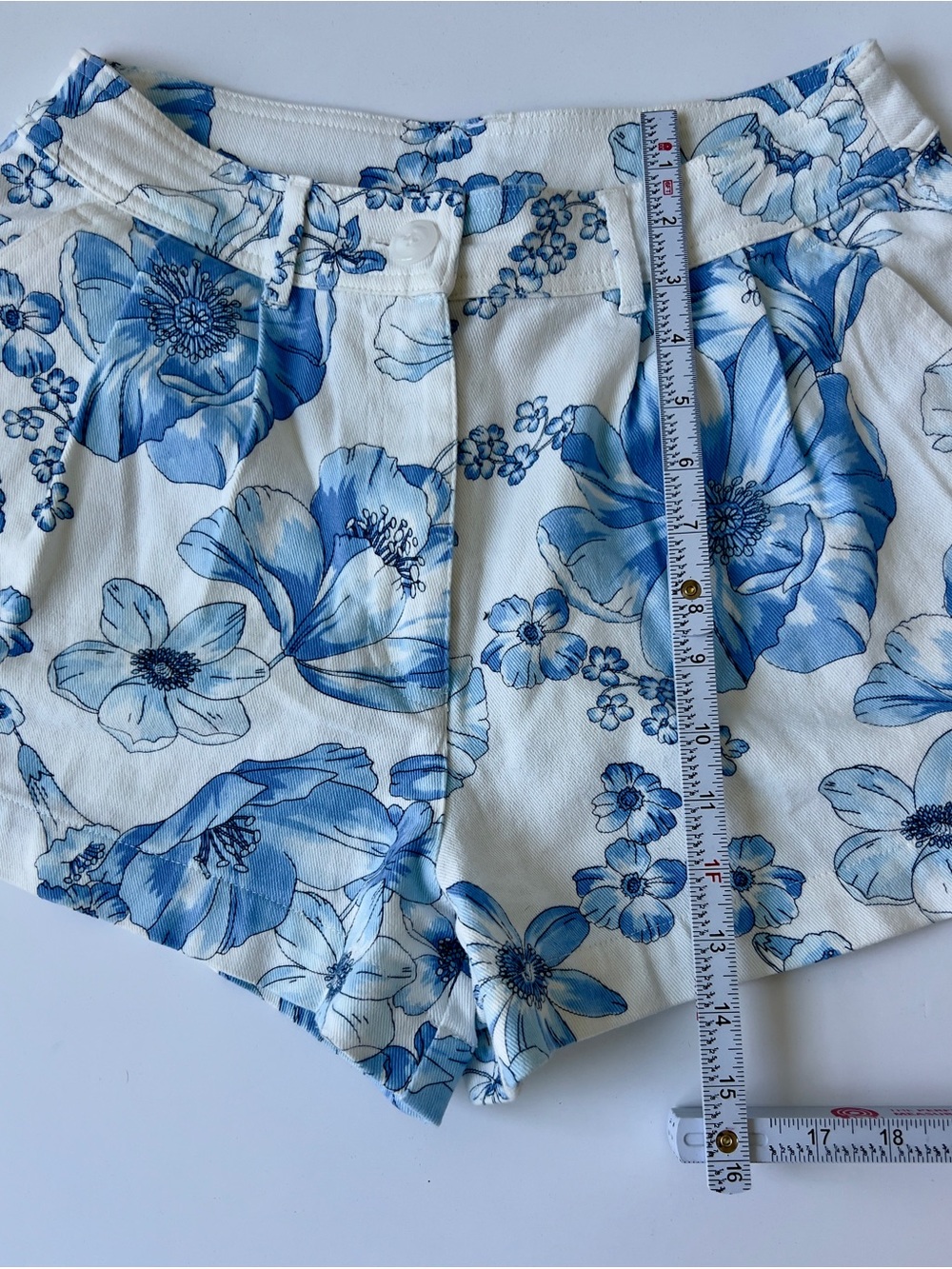 Francesca's Collections White & Blue Floral High-Waist Shorts - Picture 6 of 6